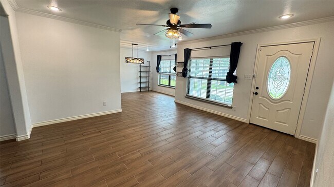 Photo - 221 Hyta St