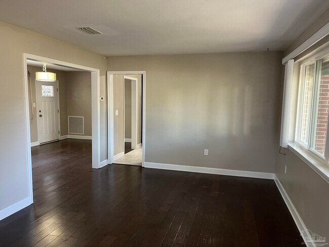 Photo - 104 Navarre St