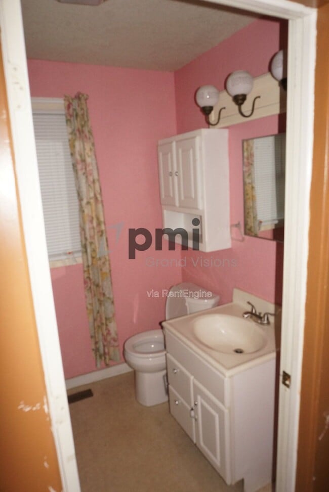 Photo - 2582 E Garfield Ave