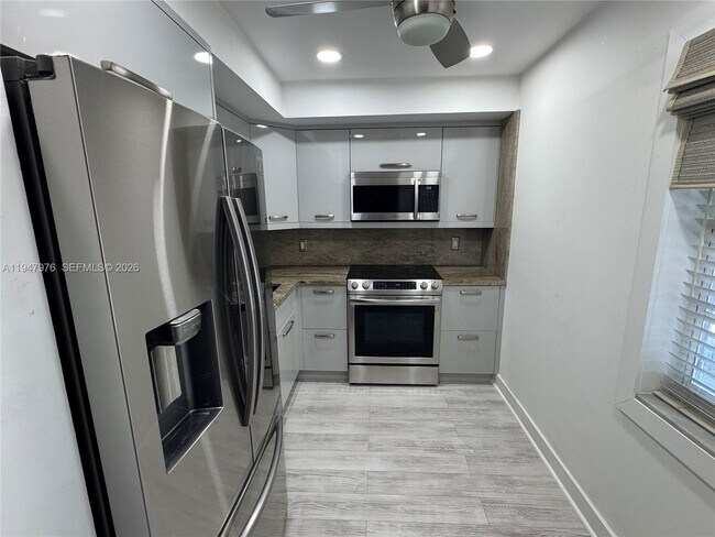 Photo - 3300 N Palm Aire Dr Unit 305