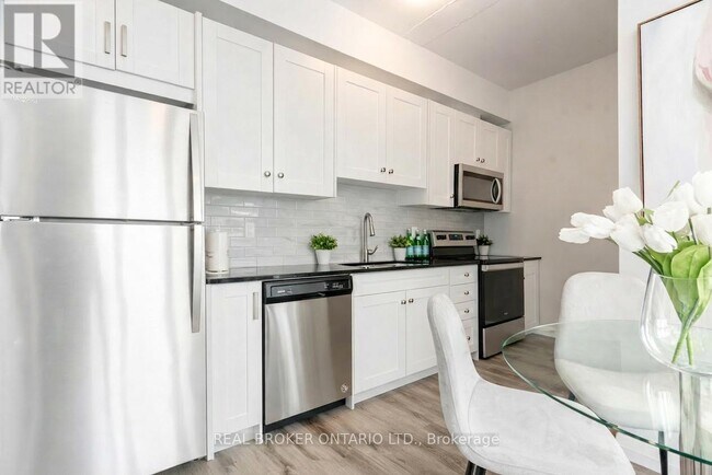 Photo - 60 Charles St W Unit 1205