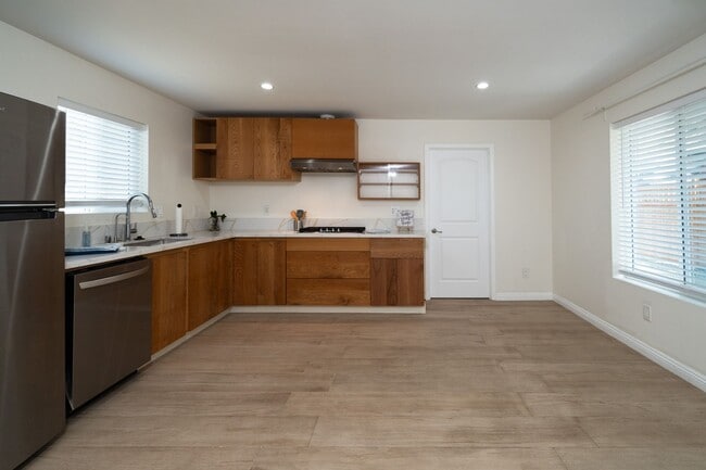 Photo - 449 Norumbega Dr