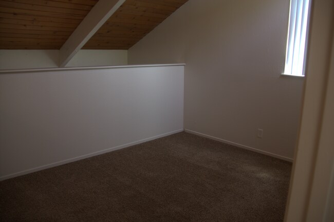 817 Minnewawa Ave Unit Loft-End