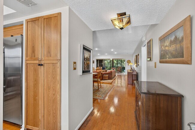Photo - 704 Clubhouse Cir