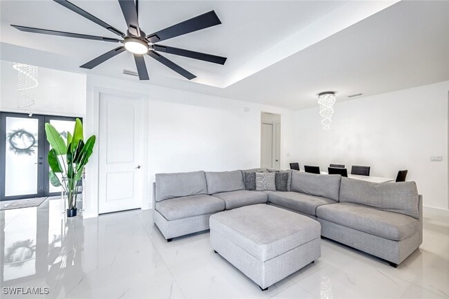 Building Photo - 502 SW 25th Pl