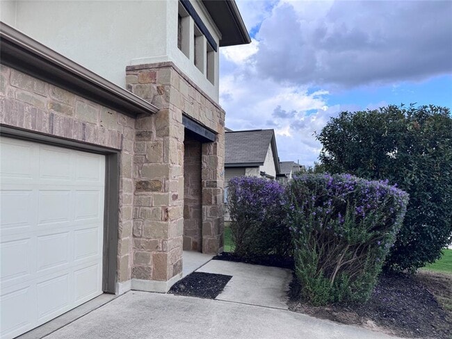 Photo - 321 Callahan Ln