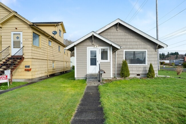 Building Photo - 3033 Sumner Ave