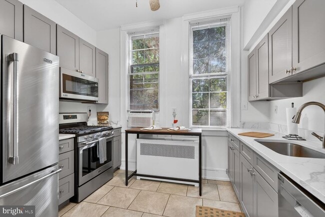 Photo - 3039 Macomb St NW Unit 16