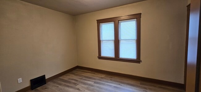 Photo - 915 State St