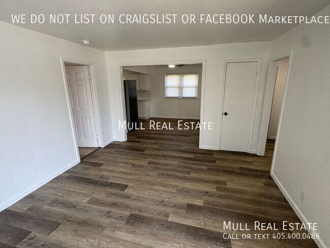 Photo - 1801 Oxford Way