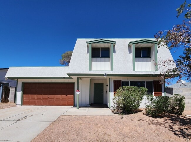 Building Photo - 4 Bedroom Two-Story Home with Downstairs Primary Bedroom & Fireplace