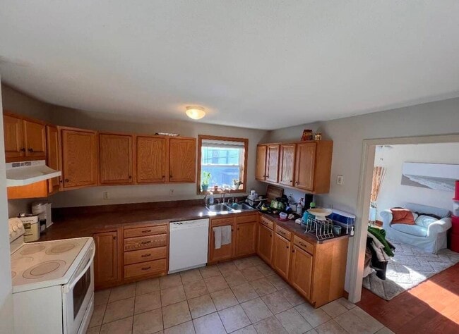 Building Photo - 33B Parsons St Unit B