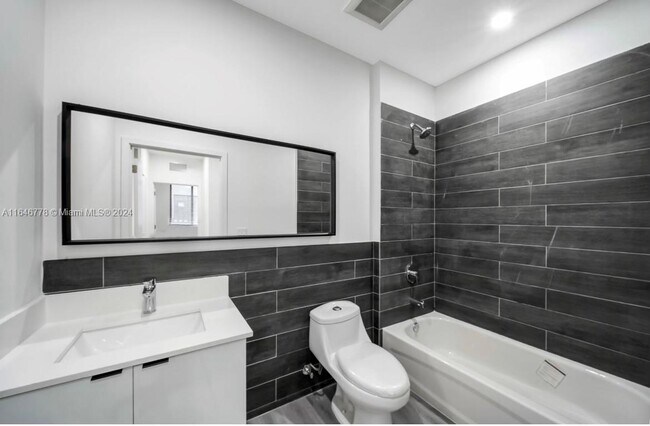 Photo - 859 E 24th St Unidad 404