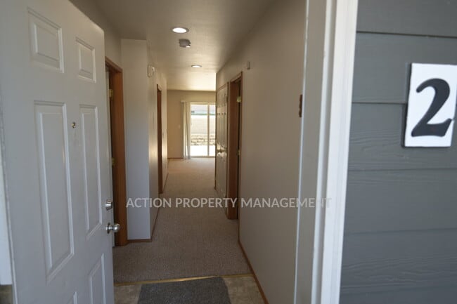 Photo - 2 bed 1 bath, bottom floor apartment in Port Angeles, close to Peninsula College and the Olympic ... Unit #2