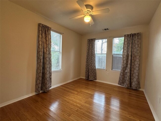 Photo - 508 Montopolis Dr