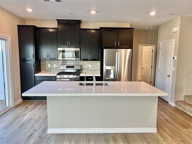 Photo - 3 Bedroom 2.5 Bathroom Townhome - Pet Friendly.