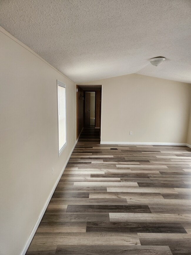 Photo - 1004 Aaron Ln