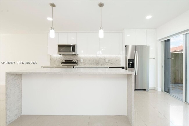 Photo - 6080 W 26th Ct Unidad 101-9