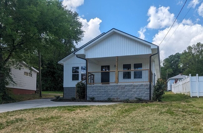 Building Photo - 3615 Lyle Ave