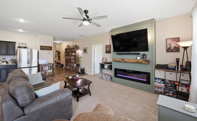 Photo - 405 Willow Creek Dr