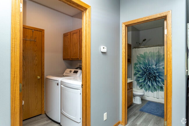 2BR, 2BA - 1,079 SF