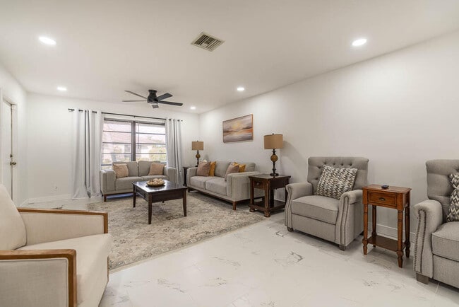 Photo - 4760 Greentree Way Unit A