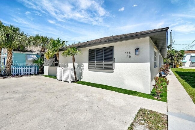 Building Photo - 114 S Lakeside Dr Unit 114