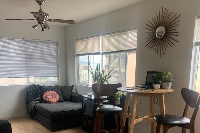 Building Photo - 206 28th St Unit 1