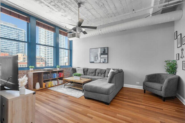 Photo - 124 W Polk St