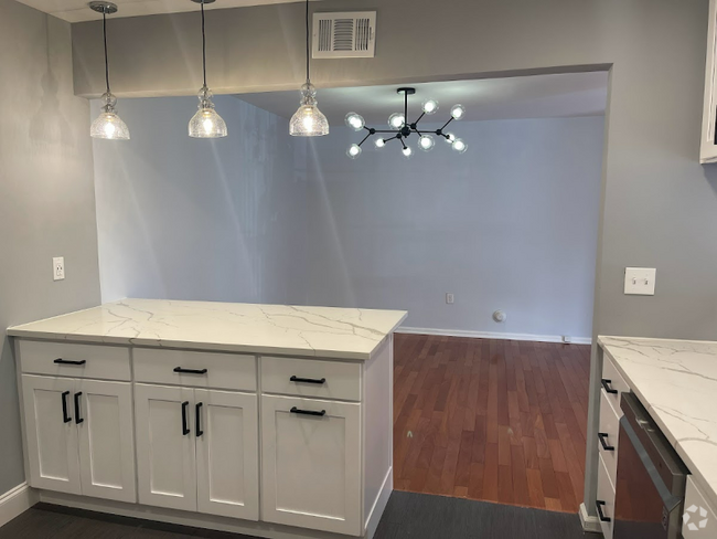 Building Photo - 50 Pine St Unit 4K Rental