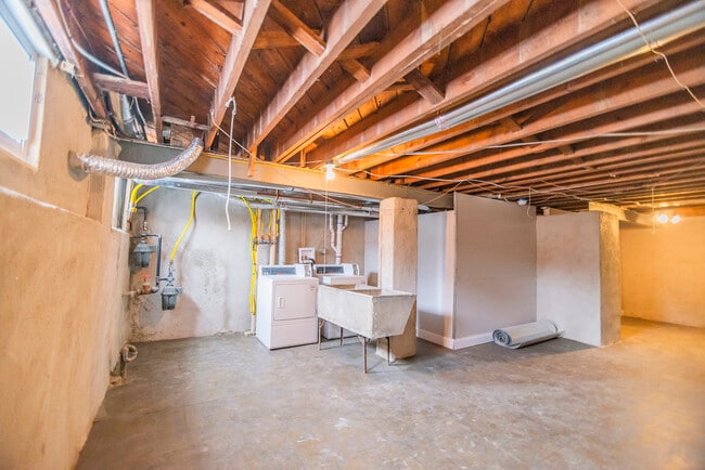 Building Photo - 1653 Northgate Rd Unit 1