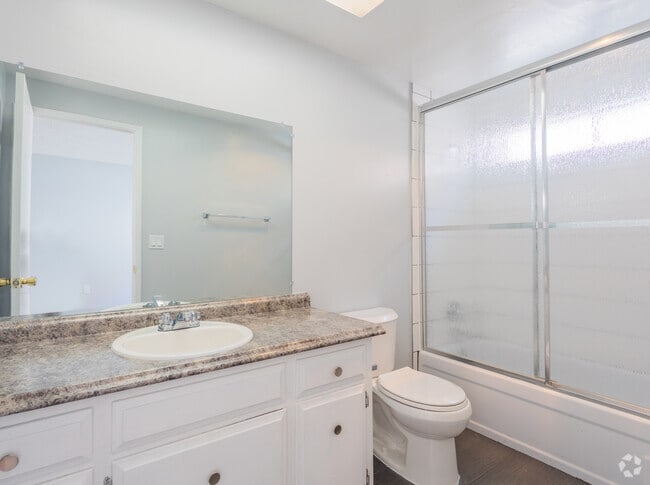 Photo - Del Coronado Apartments