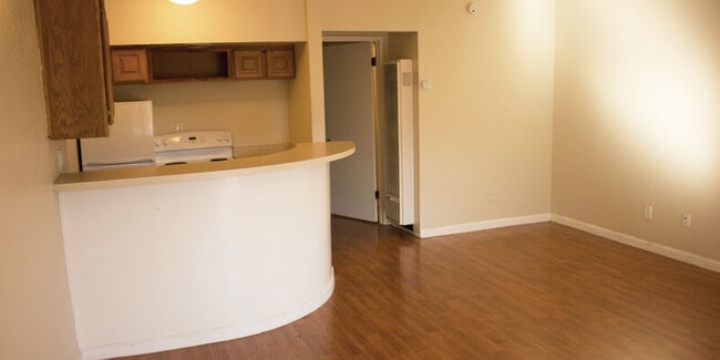 Building Photo - 770 Sir Francis Drake Blvd Unit 5