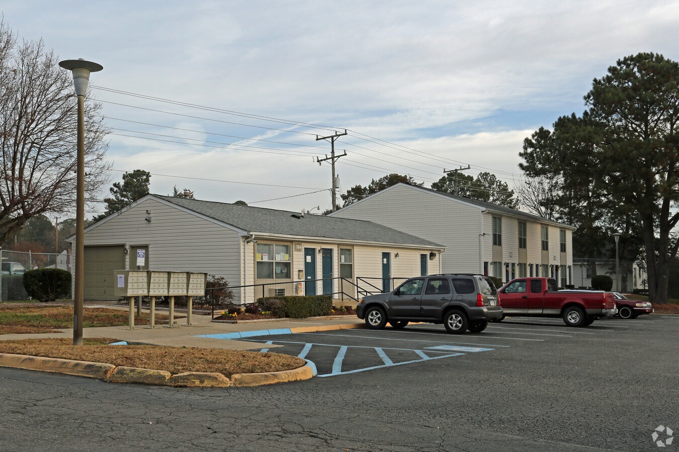 Woods Edge Apartments - Woods Edge Apartments