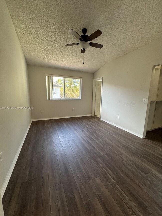 Photo - 2224 SE 25th Ave Unidad 2224 Rental