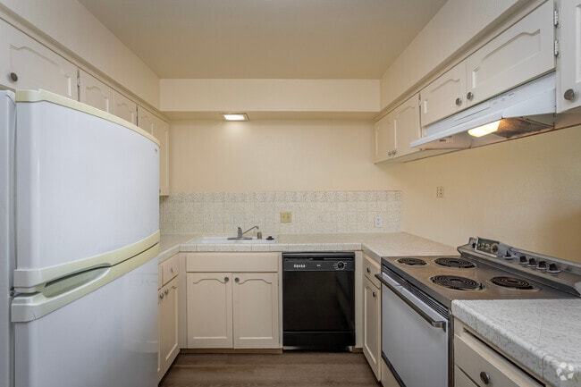 2BR, 2BA - 1,100SF - Kitchen