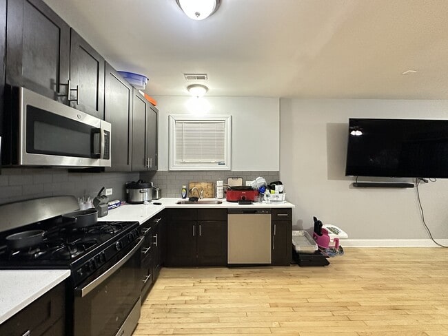 Photo - 368 N Hamlin Ave Unidad J08P