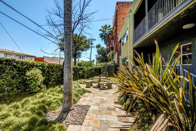 Photo - 1937 N Bronson Ave