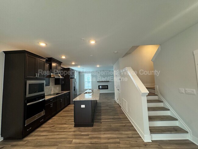 Photo - 11549 Helmond Way