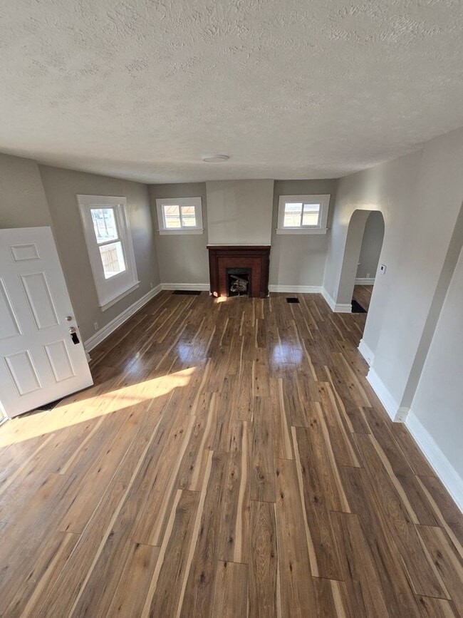 4 BEDROOM SINGLE FAMILY HOME - 4 BEDROOM SINGLE FAMILY HOME