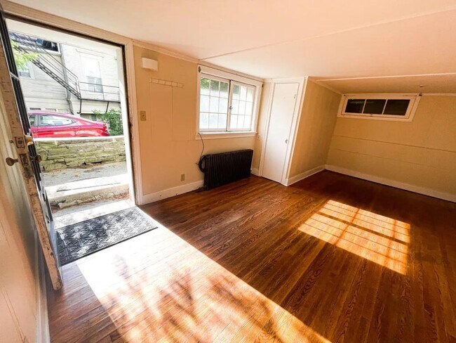 Photo - 705 E Seneca St