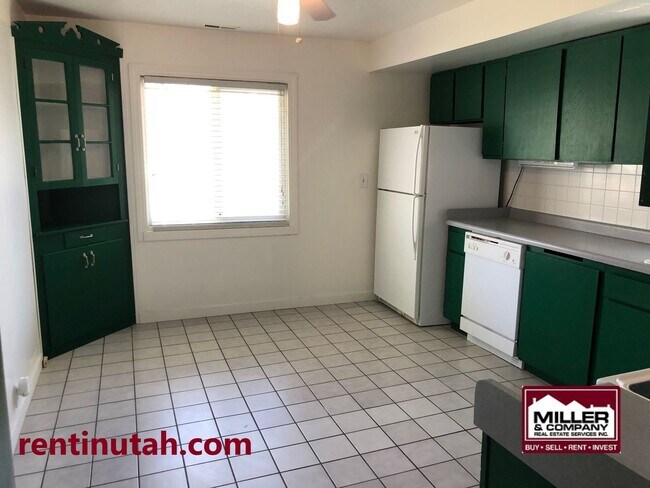Photo - Cute Salt Lake 2 Bedroom Bungalow For Rent!