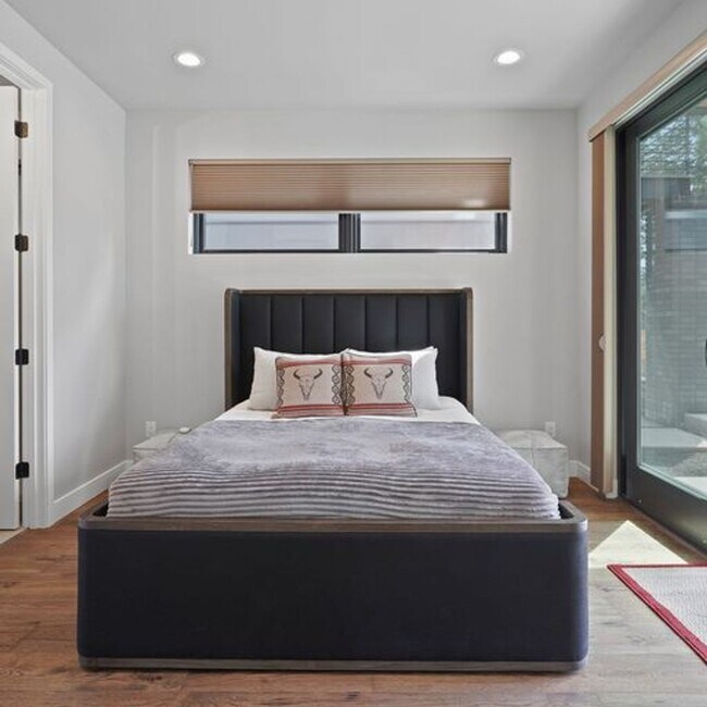 Photo - Modern Luxury and Prime Location: Fully Fu... Unidad House