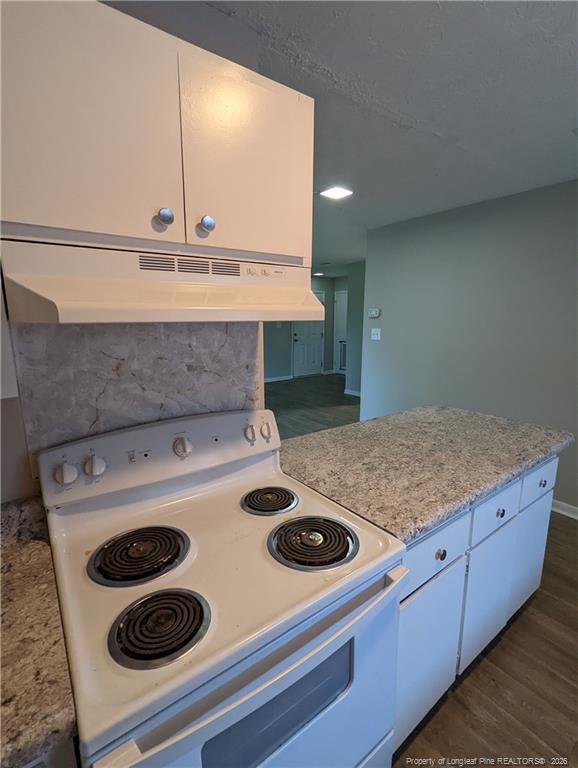 Photo - 833 Applewood Ln