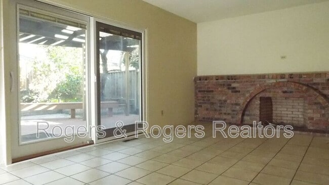 Photo - 1124 Song Ct