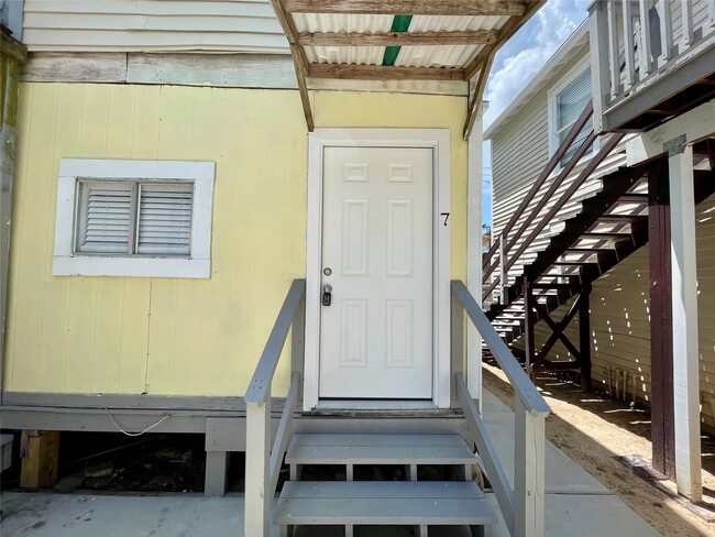 Building Photo - 1814 Ave M 1/2 Unit 7 Rental