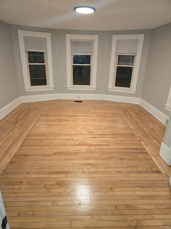 Large bedroom - 347 Pearl St Unit 1