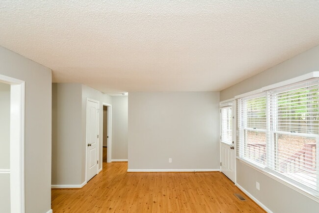 Photo - 103 Dwelling Pl