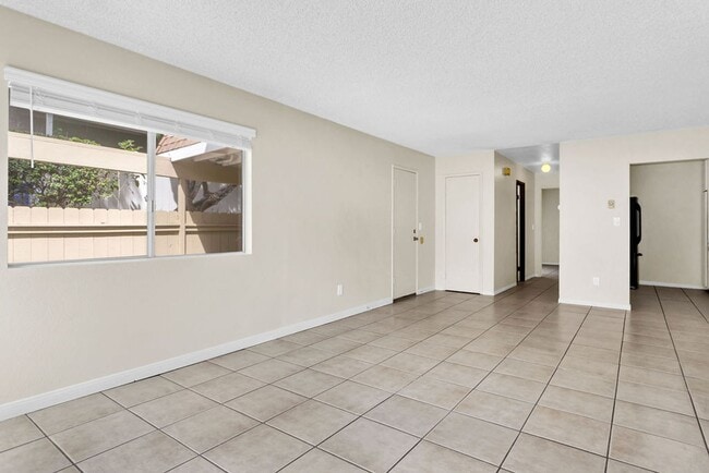 Photo - Spacious three bedroom with office in Prim...