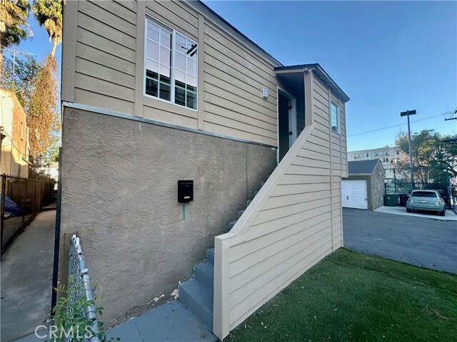Building Photo - 1762 N Las Palmas Ave Rental